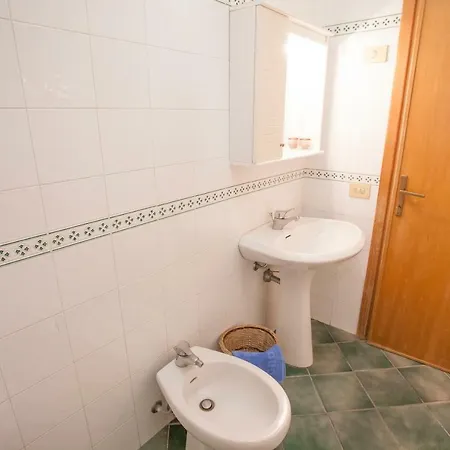 Apartment La *