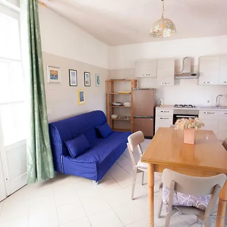 La Apartment *